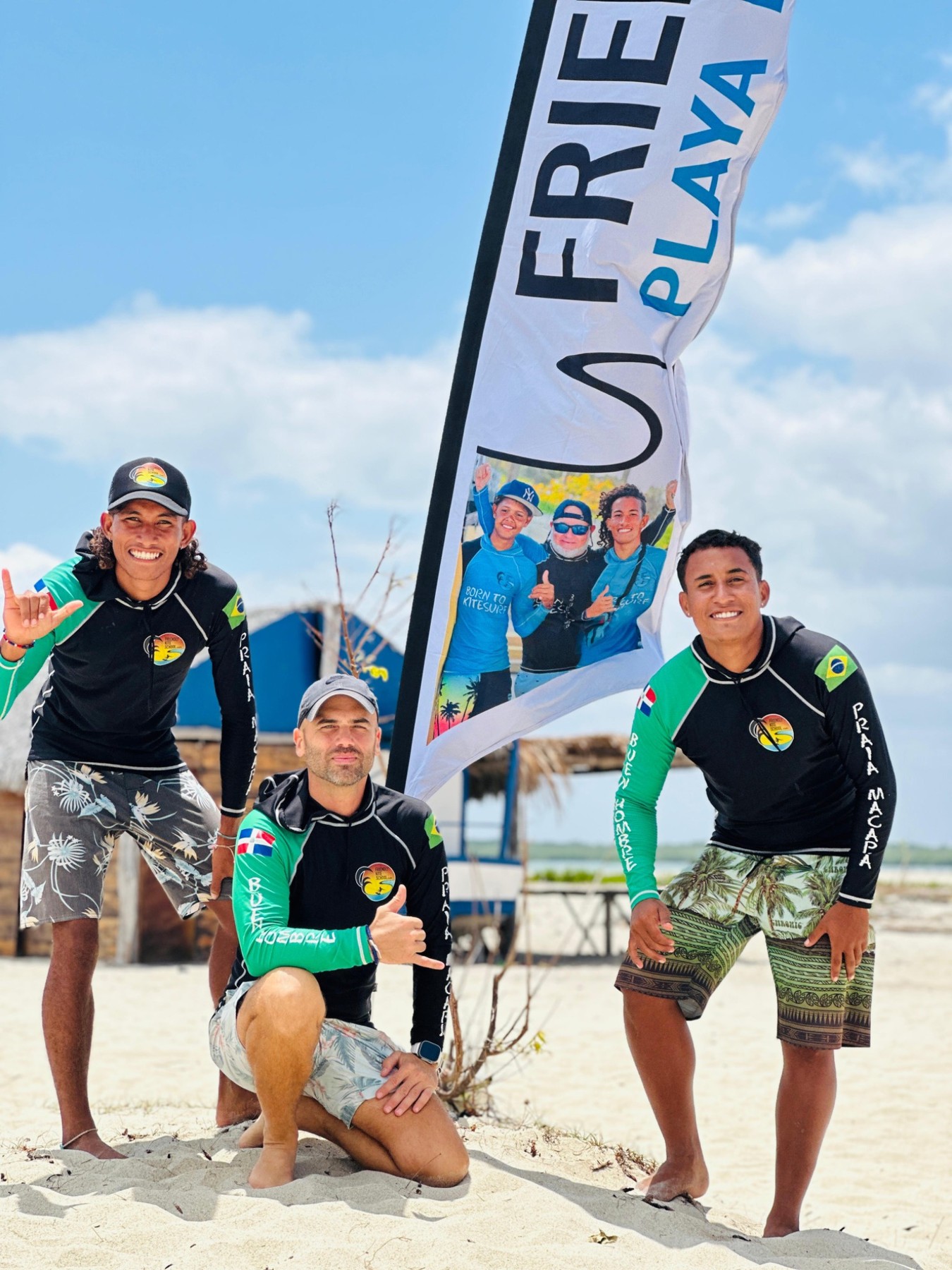 The Friendly Kite team at Praia de Macapá